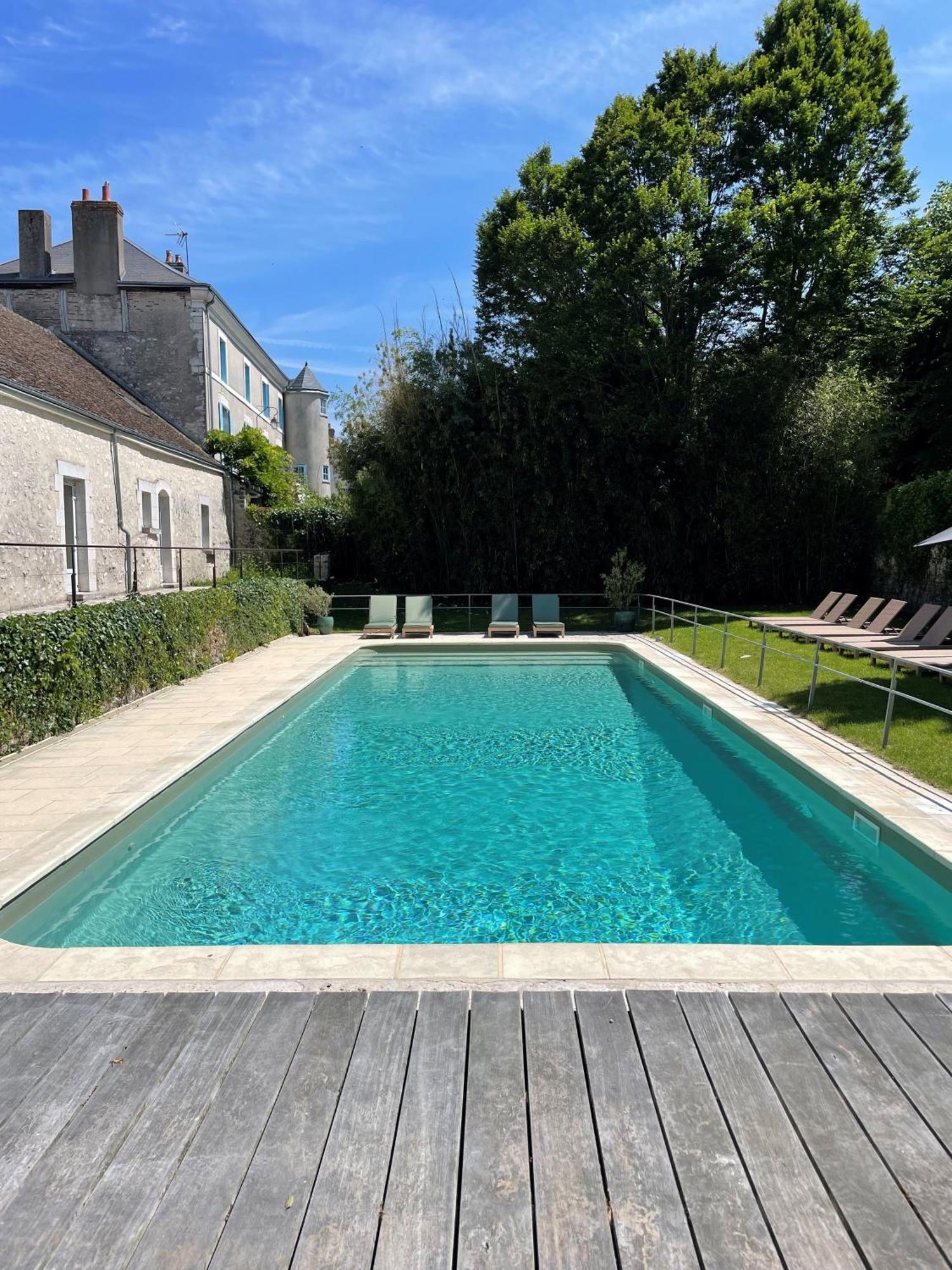 Hostellerie De L'Ecu De Bretagne Beaugency Exterior photo